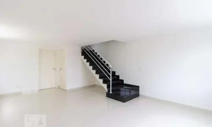Casa / Sobrado em Condomínio para Aluguel - Uberaba, 3 Quartos,  148 m² - Curitiba