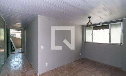 Casa para Aluguel - Ramos, 1 Quarto,  100 m² - Rio de Janeiro