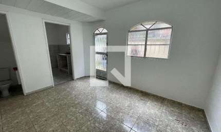 Casa para Aluguel - Olaria, 2 Quartos,  66 m² - Rio de Janeiro