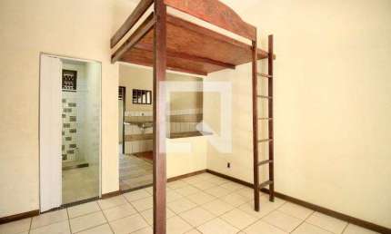 Casa para Aluguel - Pituaçu, 1 Quarto,  49 m² - Salvador