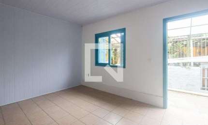 Casa para Aluguel - Passo D&apos;areia, 2 Quartos,  40 m² - Porto Alegre
