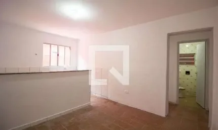 Casa para Aluguel - Vila Carmosina, 2 Quartos,  80 m² - São Paulo