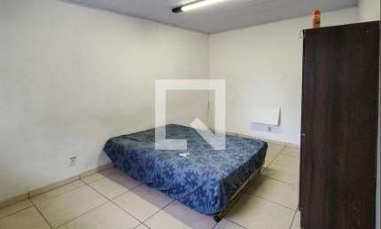 Casa em condomínio fechado para alugar na Rua São Vicente, Boqueirão, Praia Grande por R$ 1.360
