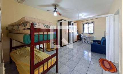 Kitnet / Stúdio para alugar na Avenida Osasco, Vila Assunção, Praia Grande por R$ 935