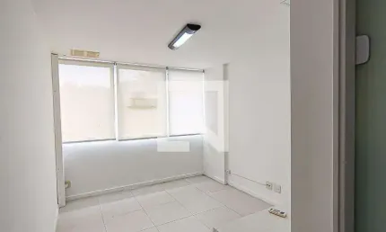 Kitnet / stúdio para alugar na avenida olof palme, jacarepaguá, rio de janeiro por r$ 1.062