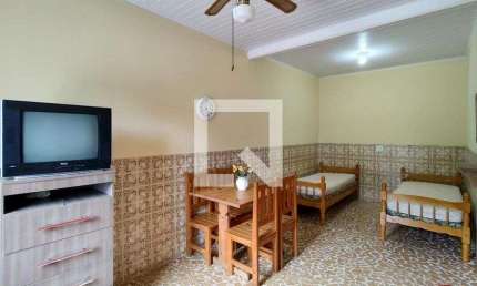 Kitnet / Stúdio para alugar na Rua Carijós, Tupi, Praia Grande por R$ 1.190