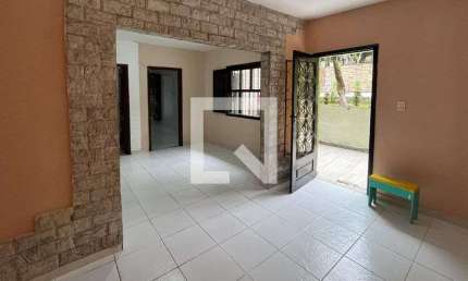 Casa para Aluguel - Pitangueiras, 2 Quartos,  140 m² - Rio de Janeiro