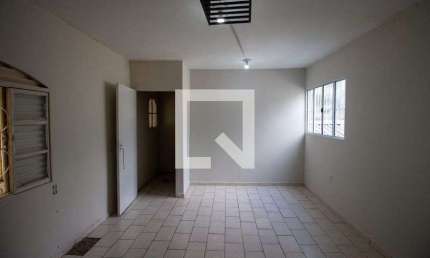 Casa para Aluguel - Conjunto Residencial Jose Bonifacio, 5 Quartos,  18385 m² - São Paulo