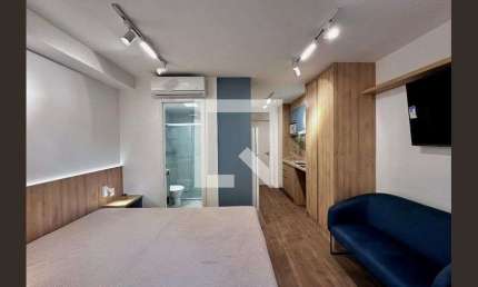 Apartamento para alugar na Avenida Adolfo Pinheiro, Santo Amaro, São Paulo por R$ 2.650