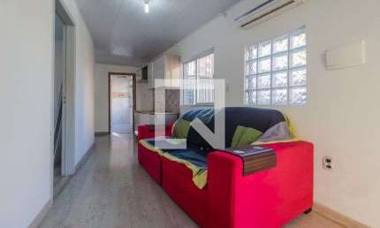 Casa para Aluguel - Azenha, 2 Quartos,  90 m² - Porto Alegre