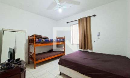 Kitnet / Stúdio para alugar na Rua Itararé, Guilhermina, Praia Grande por R$ 1.400