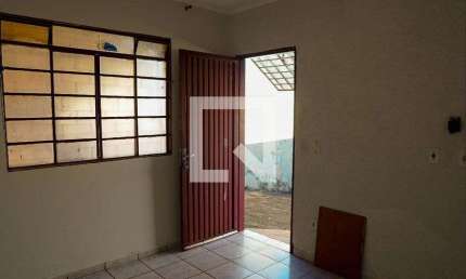 Casa para Aluguel - Jardim Maria Inês, 2 Quartos,  138 m² - Aparecida de Goiânia
