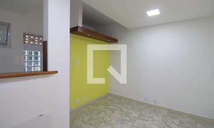 Casa para Aluguel - Bento Ribeiro, 1 Quarto,  25 m² - Rio de Janeiro