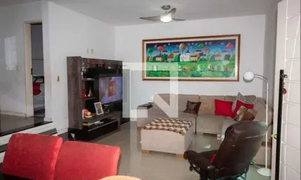 Casa para Aluguel - Ramos, 3 Quartos,  180 m² - Rio de Janeiro