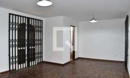 Casa para Aluguel - Xaxim, 3 Quartos,  180 m² - Curitiba
