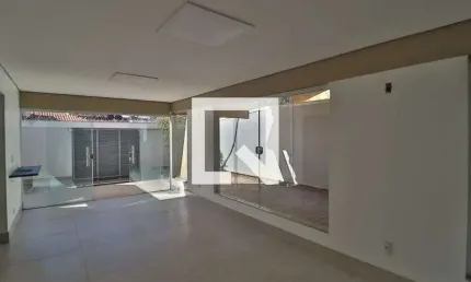 Casa para Aluguel - Tabajaras, 4 Quartos,  334 m² - Uberlândia