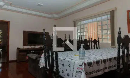 Casa para Aluguel - Saraiva, 3 Quartos,  1000 m² - Uberlândia