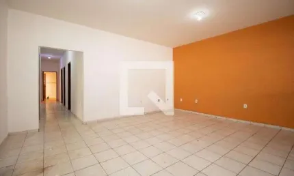 Casa para Aluguel - Taguatinga, 4 Quartos,  200 m² - Brasília