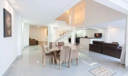 Casa para Aluguel - Laranjeiras, 3 Quartos,  500 m² - Uberlândia