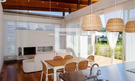 Casa / Sobrado em Condomínio para Aluguel - São João do Rio Vermelho, 4 Quartos,  375 m² - Florianópolis