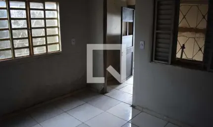 Casa para Aluguel - Samambaia Sul, 1 Quarto,  50 m² - Brasília