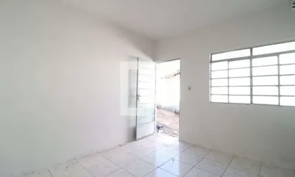 Casa para Aluguel - Vigilato Pereira, 2 Quartos,  75 m² - Uberlândia