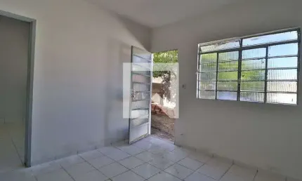 Casa para Aluguel - Cazeca, 2 Quartos,  75 m² - Uberlândia