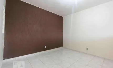 Casa para Aluguel - Taguatinga, 2 Quartos,  40 m² - Brasília