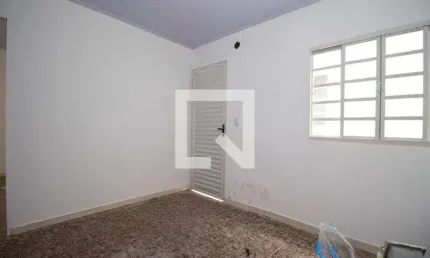 Casa para Aluguel - Taguatinga, 2 Quartos,  40 m² - Brasília