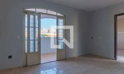 Casa para Aluguel - Ceilândia, 2 Quartos,  126 m² - Brasília