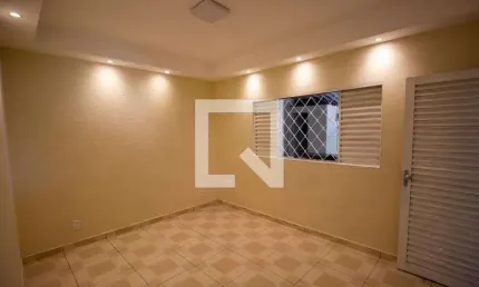 Casa para Aluguel - Samambaia, 2 Quartos,  112 m² - Brasília