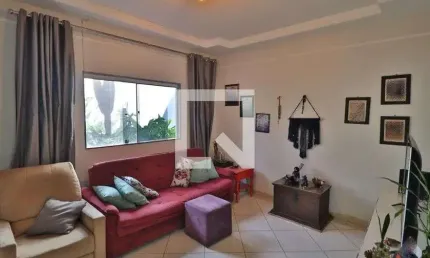 Casa para Aluguel - Segismundo Pereira, 3 Quartos,  160 m² - Uberlândia