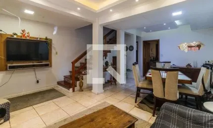 Casa para Aluguel - Santo Antônio, 3 Quartos,  250 m² - Porto Alegre