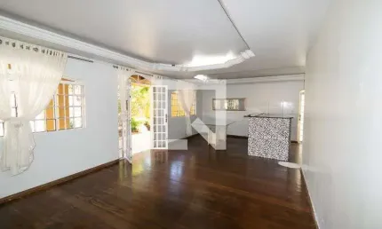 Casa para Aluguel - Taguatinga, 3 Quartos,  144 m² - Brasília