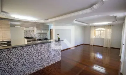 Casa para Aluguel - Taguatinga, 3 Quartos,  144 m² - Brasília