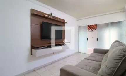 Casa para Aluguel - Brasil, 3 Quartos,  277 m² - Uberlândia