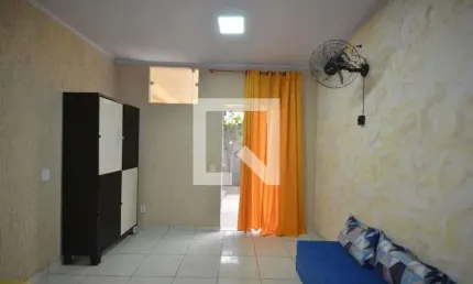 Casa para Aluguel - Campo Grande, 1 Quarto,  30 m² - Rio de Janeiro