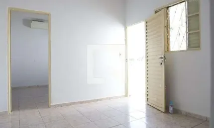 Casa para Aluguel - Vila União, 2 Quartos,  43 m² - Goiânia