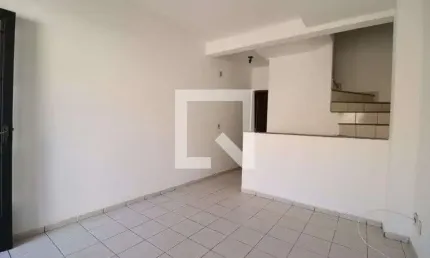 Casa para aluguel - santa mônica, 2 quartos,  70 m² - uberlândia