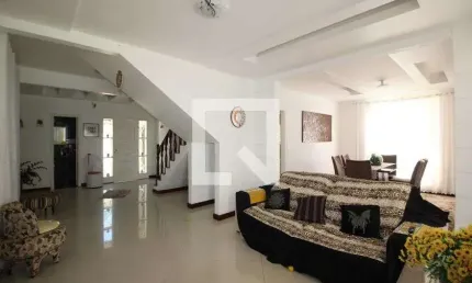 Casa / sobrado em condomínio para aluguel - taquara, 3 quartos,  600 m² - rio de janeiro