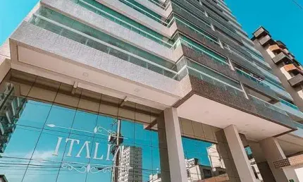 Apartamento no Boqueirão, 3 dorm, 3 suítes, 2 vagas, vista ao mar, lavabo, 117m²
