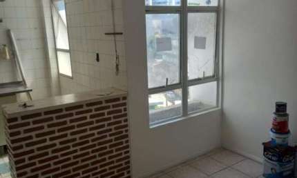 APARTAMENTO À VENDA QUARTO E SALA NA BARRA  ANDAR ALTO, COM GARAGEM