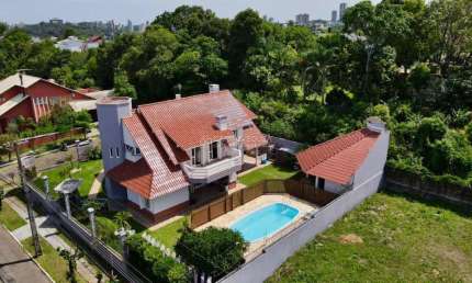 Casa Exclusiva com Área Gourmet, Piscina e Segurança Completa, em Canudos.