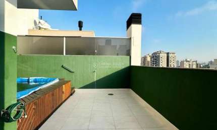 Ampla cobertura plana com piscina no bairro Pátria Nova