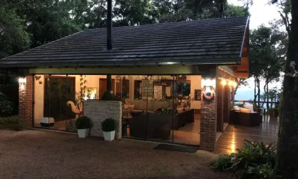 Belíssimo e muito bem preservado sítio em são francisco de paula, com vista exuberante e contato direto com a natureza.