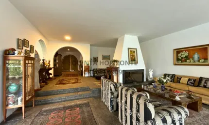 ALUGA-SE LUXUOSA RESIDÊNCIA MOBILIADA - ALTO PADRÃO