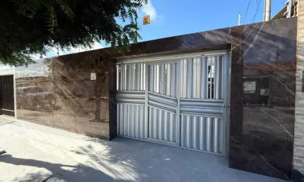 Casa com 4 quartos à venda na Rua Salvelina dos Santos, 117, Farolândia, Aracaju
