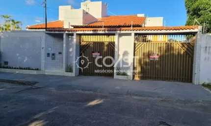 Vendo Excelente Casa Comercial na Melhor Localização da Farolândia.