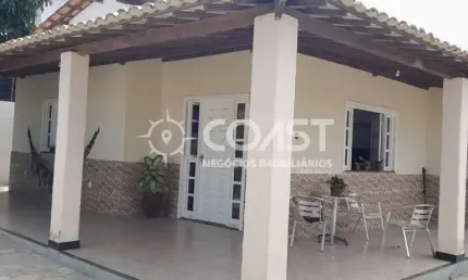 Vendo excelente casa com 2/4 sendo uma suíte e um quintalzão esperando por você!