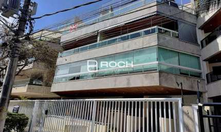 Apartamento amplo com varandão e 2 vagas, a 3 quadras da praia – 110m²